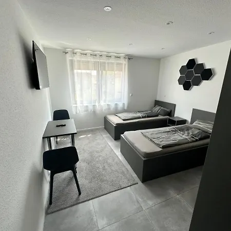 Monteurs W1 Apartman *